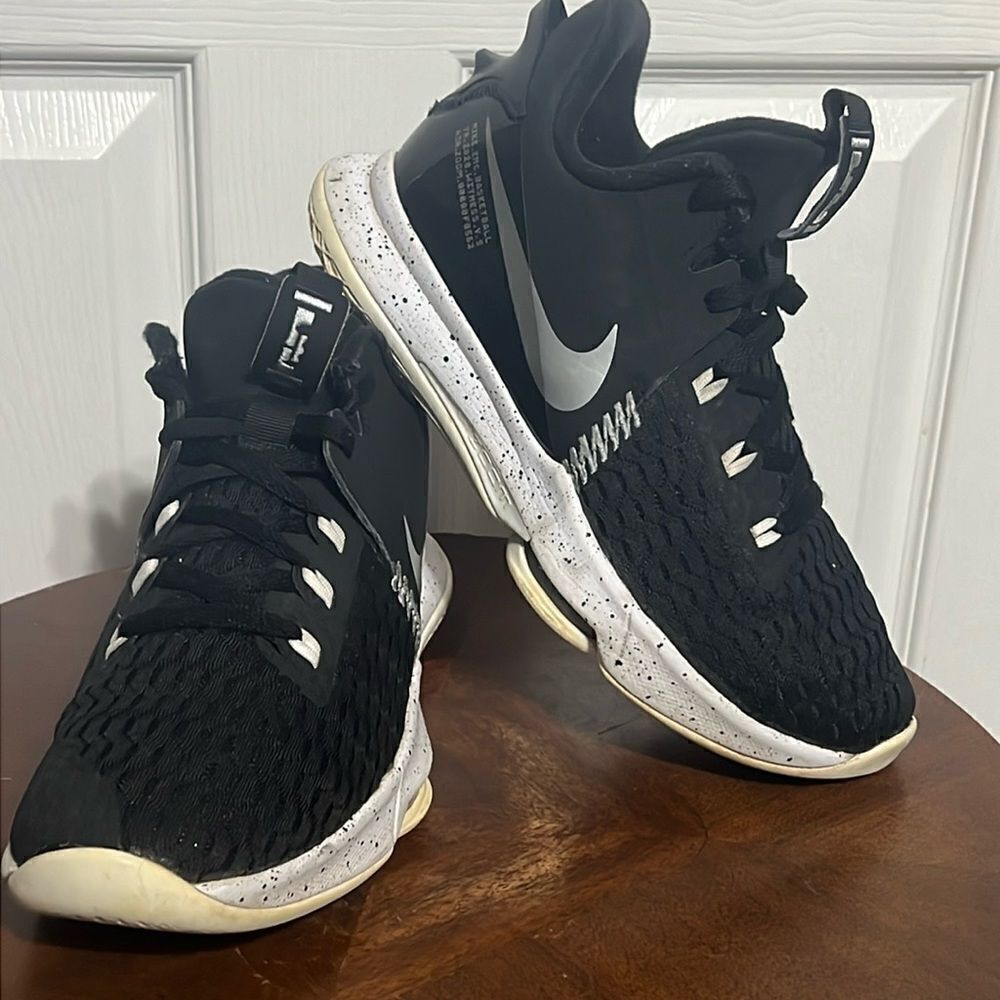 🏀 Nike LeBron Witness V5 Black/White Basketball Shoes LEBRON JAMES - Sz 8 - GUC